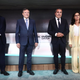 El nuevo CEO de Indra, Josep Maria Recasens (2d), y el presidente ejecutivo de Indra, Ángel Simón Grimaldos (2i), la vicepresidenta de Indra Virginia Arce (d), y el empresario Pablo Jiménez de Parga (i). Eduardo Parra - Europa Press