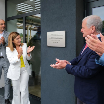 El presidente de Bondalti, Joao de Mello, y la presidenta de Cantabria, María José Sáenz de Buruaga, en la inauguración de las nuevas oficinas de la planta de la empresa en Torrelavega GOBIERNO DE CANTABRIA El presidente de Bondalti, Joao de Mello, y la presidenta de Cantabria, María José Sáenz de Buruaga, en la inauguración de las nuevas oficinas de la planta de la empresa en Torrelavega GOBIERNO DE CANTABRIA