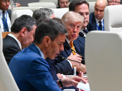 El presidente del Gobierno, Pedro Sánchez, y el presidente estadounidense, Donald Trump Ansgar Haase/dpa
