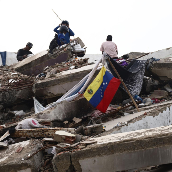 05 July 2026, Venezuela, Caraballeda: Rescue and recovery teams work among the rubble of collapsed buildings in Caraballeda. Photo: Laura De Chiclana/Jna Press/Nexpher via ZUMA Press Wire/dpa Laura De Chiclana/Jna Press/Nexp / DPA 05 July 2026, Venezuela, Caraballeda: Rescue and recovery teams work among the rubble of collapsed buildings in Caraballeda. Photo: Laura De Chiclana/Jna Press/Nexpher via ZUMA Press Wire/dpa Laura De Chiclana/Jna Press/Nexp / DPA