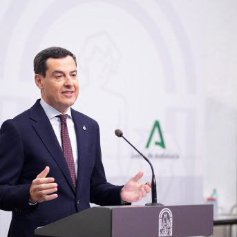 El presidente de la Junta de Andalucía, Juanma Moreno, anuncia la composición del nuevo gobierno andaluz | JOAQUÍN CORCHERO / EUROPA PRESS El presidente de la Junta de Andalucía, Juanma Moreno, anuncia la composición del nuevo gobierno andaluz | JOAQUÍN CORCHERO / EUROPA PRESS