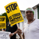 Protesta en Houston por la muerte del ciudadano mexicano Lorenzo Salgado a manos de un agente del ICE. Europa Press/Contacto/Matthew Guzman