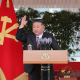 El líder de Corea del Norte, Kim Jong-un, hablando durante una visita a la Escuela Central de Formación de Cuadros del Partido de los Trabajadores de Corea en Pyongyang -/kcna/dpa