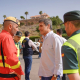 El delegado del Gobierno en Andalucía, Pedro Fernández, conversa con un efectivo de la UME desplazado al incendio de Los Gallardos (Almería). DELEGACIÓN DEL GOBIERNO EN ANDALUCÍA