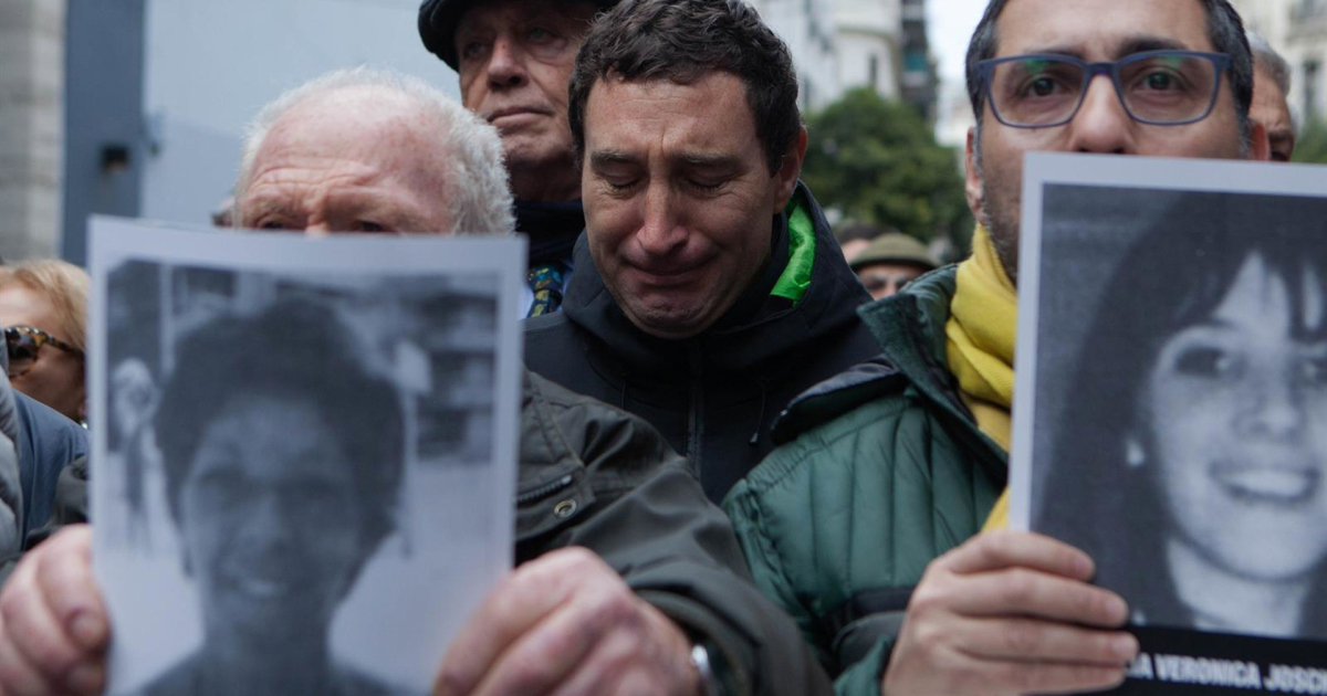 Argentina honors the victims of the AMIA attack amid reproaches for judicial paralysis.