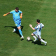 El portero español Unai Simón en una acción con el argentino Leo Messi | Europa Press