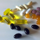 Diferentes suplementos sobre una superficie. UA