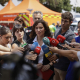 La presidenta de la Comunidad de Madrid, Isabel Díaz Ayuso, en el Puesto de Mando Avanzado (PMA), ubicado en el municipio de Cenicientos, donde ha analizado la situación generada por el incendio de Almorox (Toledo). COMUNIDAD DE MADRID
