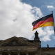 Bandera nacional alemana frente al edificio del Reichstag en Berlín, Alemania Europa Press/Contacto/Zhang Haofu