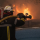 Un bombero combate las llamas en el departamento francés de Gironda SERVICIO DE BOMBEROS Y RESCATE DE GIRONDA
