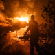 Una persona trabaja en las labores de extinción del incendio forestal, a 26 de julio de 2026, en La Adrada, Ávila, Castilla y León (España).  César Vallejo Rodríguez - Europa Press