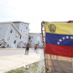 Bandera venezolana en una zona afectada por los terremotos en Playa Grande, en el estado de La Guaira (Venezuela) Europa Press/Contacto/STR