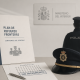 Jupol, el sindicato mayoritario de la Policía Nacional denuncia que la nueva instrucción de Interior no refuerza los recursos materiales y no resuelve la presión que soportan Ceuta y Melilla. Ilustración: DEMÓCRATA.