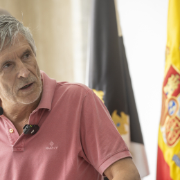 El ministro de Interior, Fernando Grande-Marlaska, en un encuentro con los medios de comunicación, en Ceuta. Foto: Europa Press.