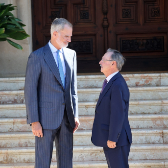 Imagen de archivo del Rey VI junto Juan Jesús Vivas Lara. | EuropaPress Imagen de archivo del Rey VI junto Juan Jesús Vivas Lara. | EuropaPress