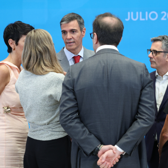 EuropaPress 7691037 presidente gobierno pedro sanchez junto ministro presidencia justicia EuropaPress 7691037 presidente gobierno pedro sanchez junto ministro presidencia justicia