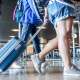 (Foto de ARCHIVO) Una mujer con una maleta en el aeropuerto Adolfo Suárez-Madrid Barajas RICARDO RUBIO / EUROPA PRESS
