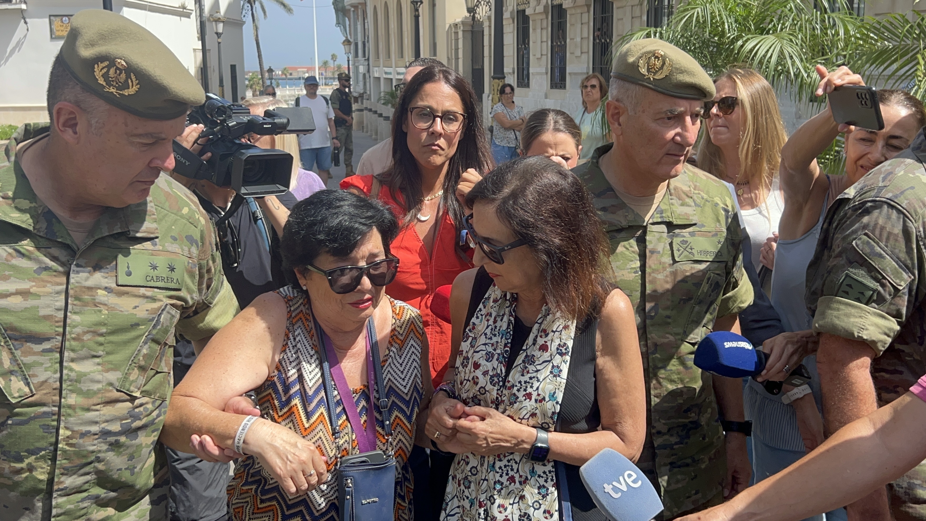 EuropaPress 7710958 ministra defensa margarita robles consuela pepi vecina ceuta reunion EuropaPress 7710958 ministra defensa margarita robles consuela pepi vecina ceuta reunion