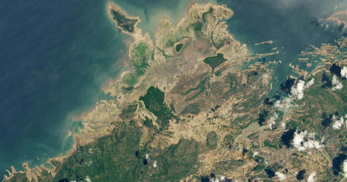 Expansion | More than 40 dead after an overloaded ferry capsizes on Lake Kariba