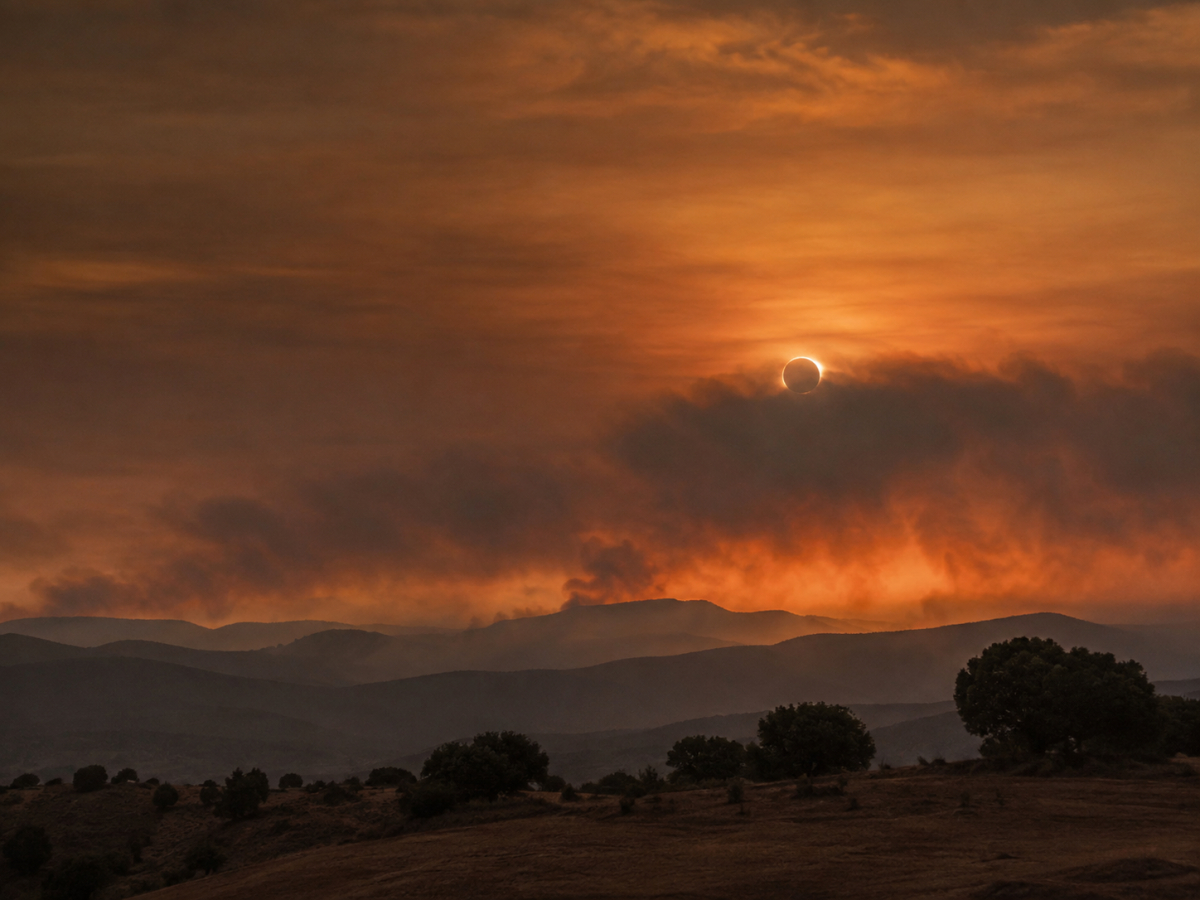 Solar eclipse with low clouds due to fires. Source of own elaboration Solar eclipse with low clouds due to fires. Source of own elaboration