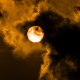 Eclipse solar con nubes