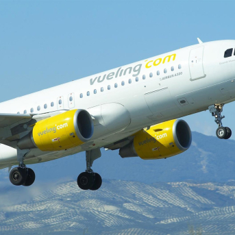 Un avión de Vueling VUELING