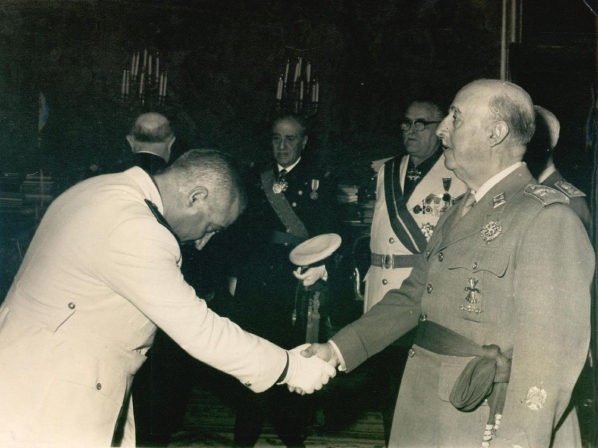 Audiencia en el Pardo 1964. Imagen obtenida de Histobenidorm, Francisco Amillo Alegre Audiencia en el Pardo 1964. Imagen obtenida de Histobenidorm, Francisco Amillo Alegre
