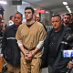 Luigi Mangione --el joven acusado por la muerte a tiros en diciembre de 2024 de Brian Thompson, consejero delegado de UnitedHealthcare--, en el tribunal penal del estado de Nueva York Europa Press/Contacto/Andrea Renault