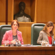  Carmen Herrarte (izqda) en su etapa como consejera de Economía, Innovación y Empleo en el Ayuntamiento de Zaragoza. Ayuntamiento de Zaragoza. 
