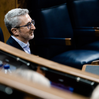El ministro de Hacienda, Arcadi España, durante una sesión plenaria extraordinaria, en el Congreso de los Diputados | Carlos Luján (Europa Press).