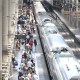Pasajeros en un andén de la estación de trenes de Puerta de Atocha durante la huelga de 24 horas en el transporte ferroviario, a 29 de junio de 2026, en Madrid (España).  Eduardo Parra - Europa Press