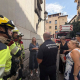 La alcaldesa de Granada, Marifrán Carazo, junto a bomberos durante las actuaciones a consecuencia de los terremotos de mediados de agosto de 2026 en Granada y su área metropolitana. AYUNTAMIENTO DE GRANADA
