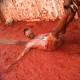 EuropaPress 6917978 hombre fiesta tomatina bunol 2025 27 agosto 2025 bunol valencia comunidad