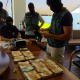 Agentes de la Guardia Civil contando dinero en uno de los registros en la operación de blanqueo con locales de ocio en El Puerto GUARDIA CIVIL