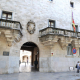 Los acusados de asesinato de un bebé al arrojarlo a un contenedor a su llegada a la Audiencia Provincial de Palma, a 24 de octubre de 2025, en Palma de Mallorca, Baleares (España). Isaac Buj - Europa Press