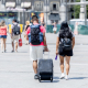 Turistas con maletas, a 1 de julio de 2025, en Madrid (España). Ricardo Rubio - Europa Press