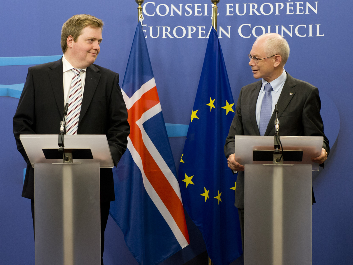 Herman VAN ROMPUY, Europako Kontseiluko presidentea eta Sigmundur DAVIĐ GUNNLAUGSSON, Islandiako lehen ministroa 2013ko uztailaren 16an, Bruselan Herman VAN ROMPUY, Europako Kontseiluko presidentea eta Sigmundur DAVIĐ GUNNLAUGSSON, Islandiako lehen ministroa 2013ko uztailaren 16an, Bruselan