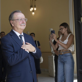 El presidente de Ceuta, Juan Jesús Vivas, antes de una reunión con la Fiscal General del Estado Marcos Moreno - Europa Press