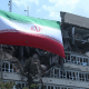 Fotografía tomada el 20 de abril que muestra una bandera de Irán colgada de un edificio dañado por los ataques de Estados Unidos e Israel en Teherán, Irán Shadati / Xinhua News / Europa Press / ContactoPho
