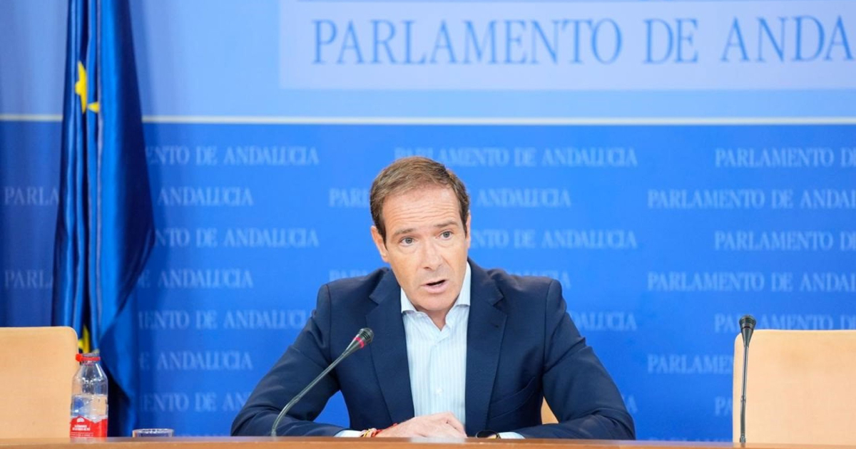 Vox will use administrative and legal means to stop the arrival of migrant minors from Ceuta to Andalusia.