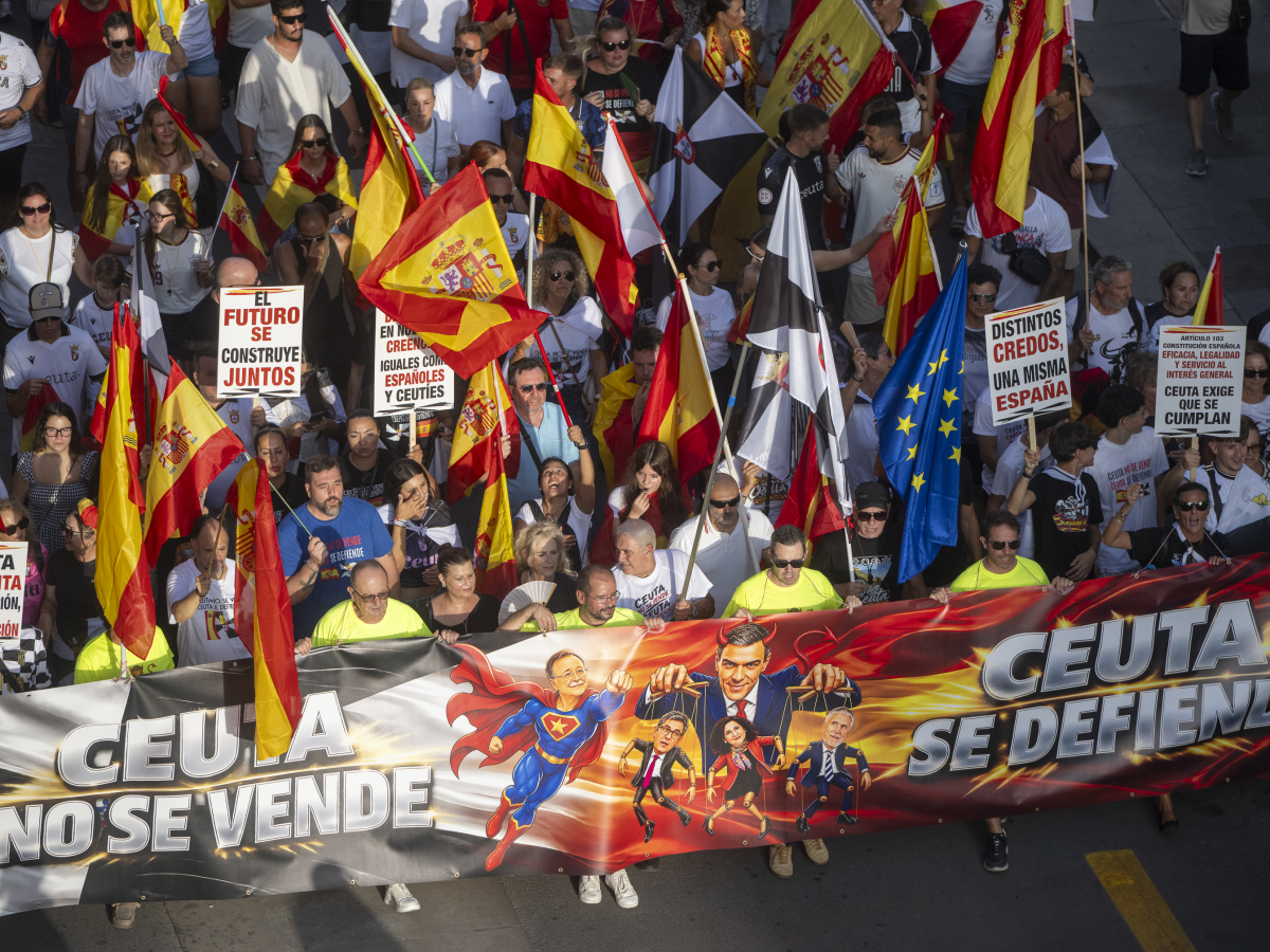 Cientos de personas durante una concentración para protestar por las consecuencias de la crisis migratoria, a 2 de septiembre de 2026, en Ceuta | Europa Press