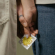 Imagen de recurso de dos personas con un preservativo en la mano. DIPUTACIÓN DE BARCELONA