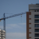 Una grúa en una zona de construcción de viviendas | Alberto Ortega - Europa Press