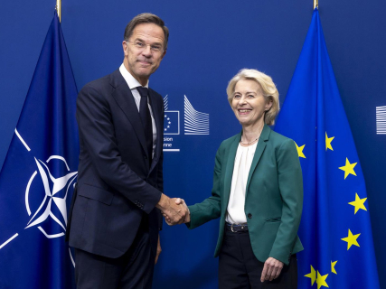 La presidenta de la Comisión Europea, Ursula von der Leyen, y el secretario general de la OTAN, Mark Rutte, en Bruselas OTAN