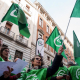 Varias personas con banderas de CSIF Matias Chiofalo - Europa Press