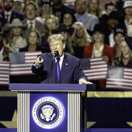 El presidente de Estados Unidos, Donald Trump, señala y se dirige directamente a la audiencia durante la Convención Republicana de 2026, en Dallas, Texas Andrew Devereaux / Zuma Press / Europa Press