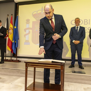 El ministro de Política Territorial y Memoria Democrática, Ángel Víctor Torres (2d), durante la toma de posesión del delegado del Gobierno en Ceuta, Miguel Ángel Pérez Triano (c), en Ceuta (España). Antonio Sempere - Europa Press El ministro de Política Territorial y Memoria Democrática, Ángel Víctor Torres (2d), durante la toma de posesión del delegado del Gobierno en Ceuta, Miguel Ángel Pérez Triano (c), en Ceuta (España). Antonio Sempere - Europa Press