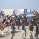 Decenas de migrantes en la playa de El Trampolín, a 7 de septiembre de 2026, en Ceuta (España). Marcos Moreno - Europa Press