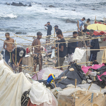 Asentamiento de migrantes en la playa El Trampolín, a 14 de septiembre de 2026, en Ceuta (España). Marcos Moreno - Europa Press