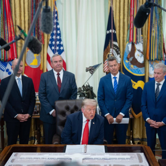 Donald Trump en el Despacho Oval de la Casa Blanca Aaron Schwartz - Pool via CNP / Zuma Press / Europ